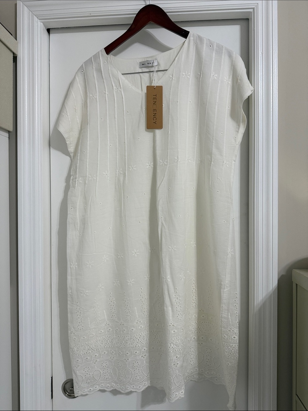 🍁🌾 Tenency White Embroidered Cotton Dress